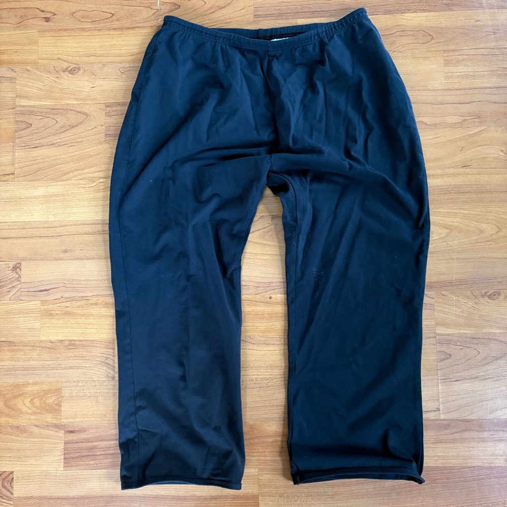 Nike Women’s Black Low-Rise Cropped Slight Flare Jogging Leggings Size Medium